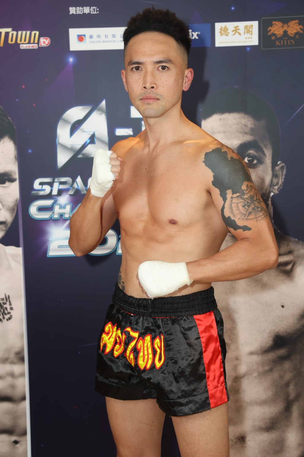 首次正式上擂台的陳國峰以39歲之齡與22歲陳耀燐對打。