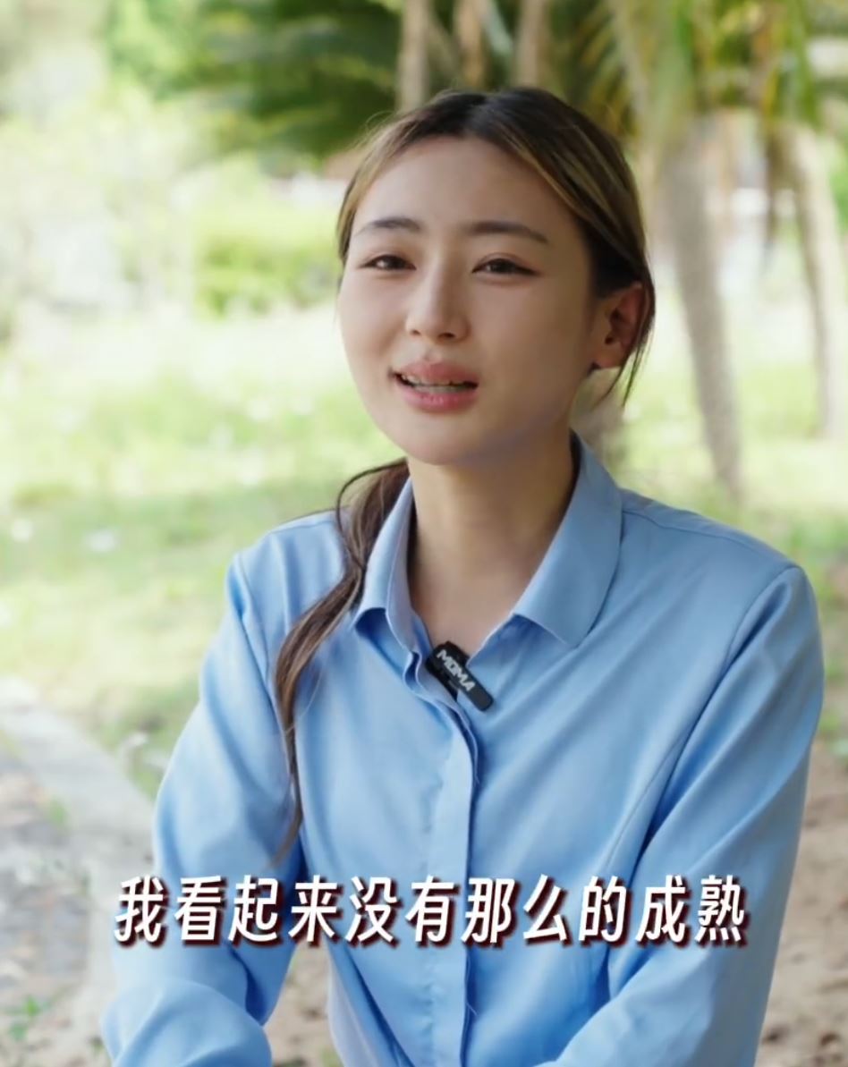 工余时，刘伶是喜爱二次元、跳抖音舞和遛狗的00后。第一现场