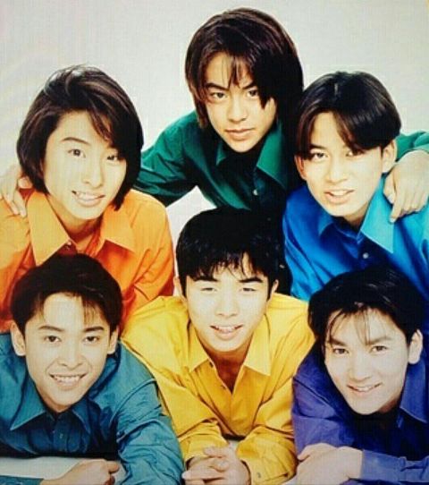 V6於1995年11月1日出道。
