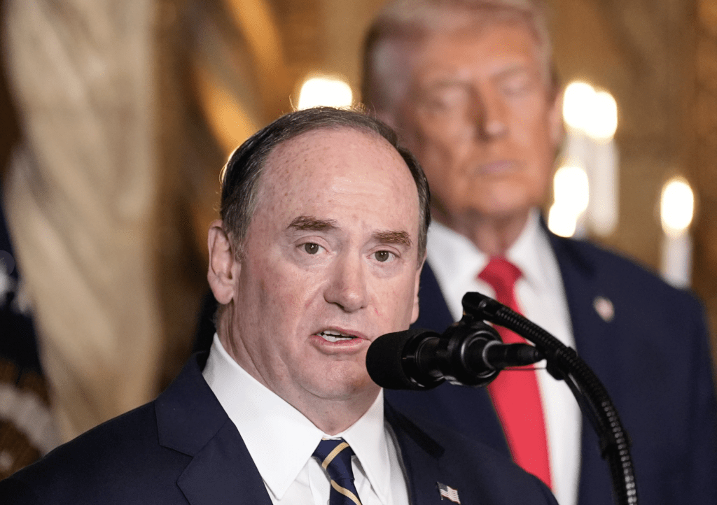 美海軍部長突被炒 美媒：暴露五角大樓高層內鬥加劇。美聯社