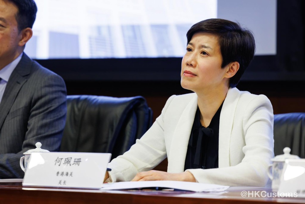 何珮珊歡迎黃志豪市長率代表團到訪香港海關。海關FB