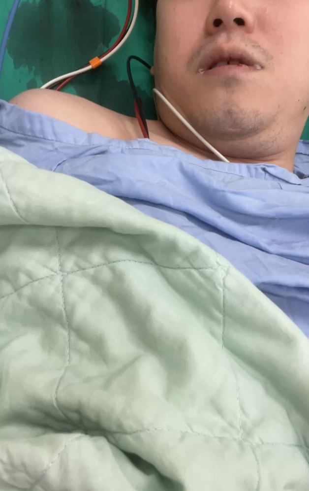 姜嘉偉直播自己在醫院的情況。（姜嘉偉facebook）