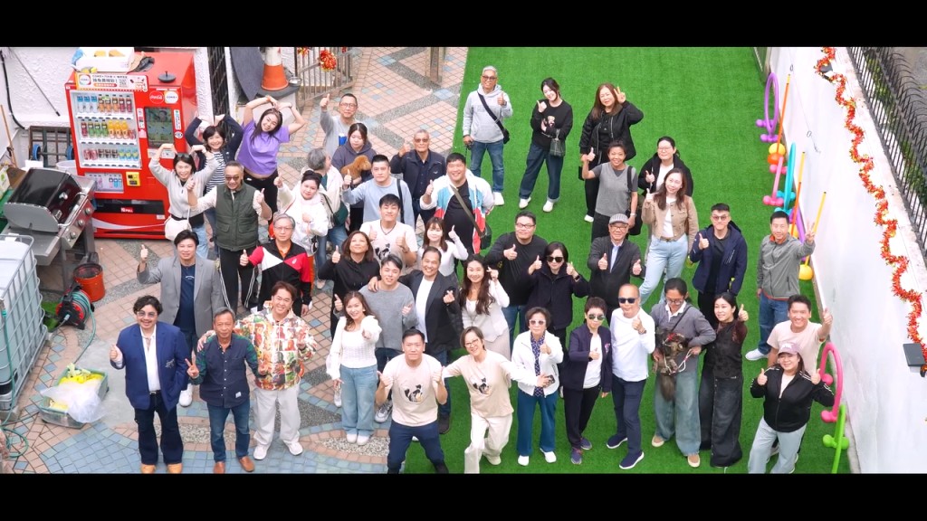 鄧小艾將興趣變成事業，與友人在元朗開設寵物一站式會所，推廣支持人寵共融。