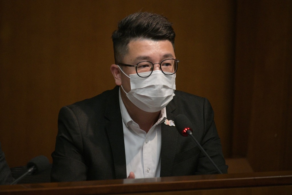 身兼中大校董会成员的立法会议员刘国勋亦去信要求中大跟进事件。