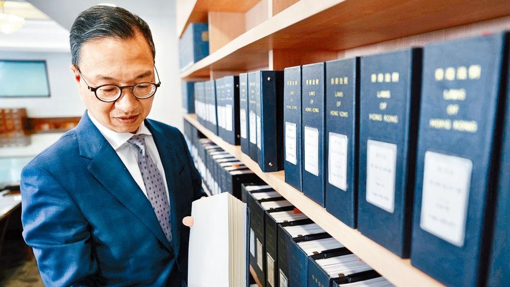 林定國表示，律政司須視乎證據能否滿足犯罪元素方能提控，因此「紅綫就是你要查看法律條文本身。」