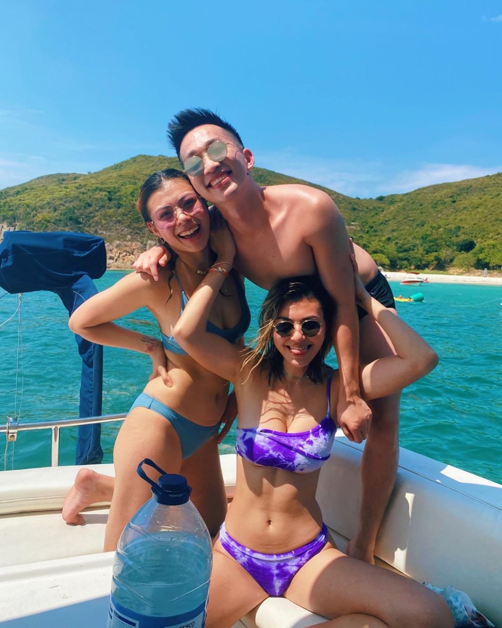 王曼喜同王麗嘉及男友人。