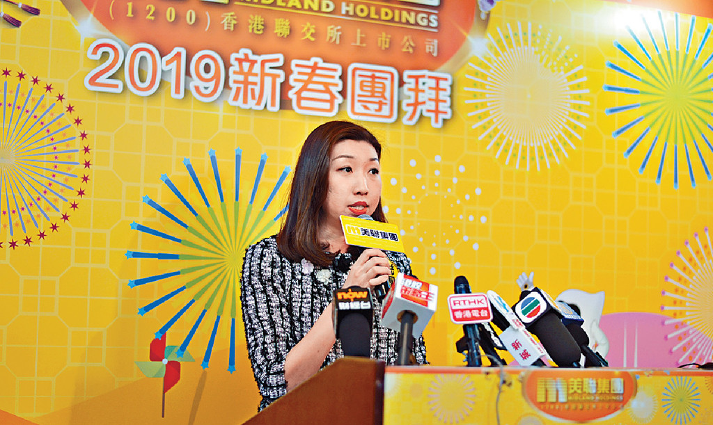 ■黃建業囡囡靜怡四出撲口罩,仲去到埃及先撲到八萬個口罩返嚟。