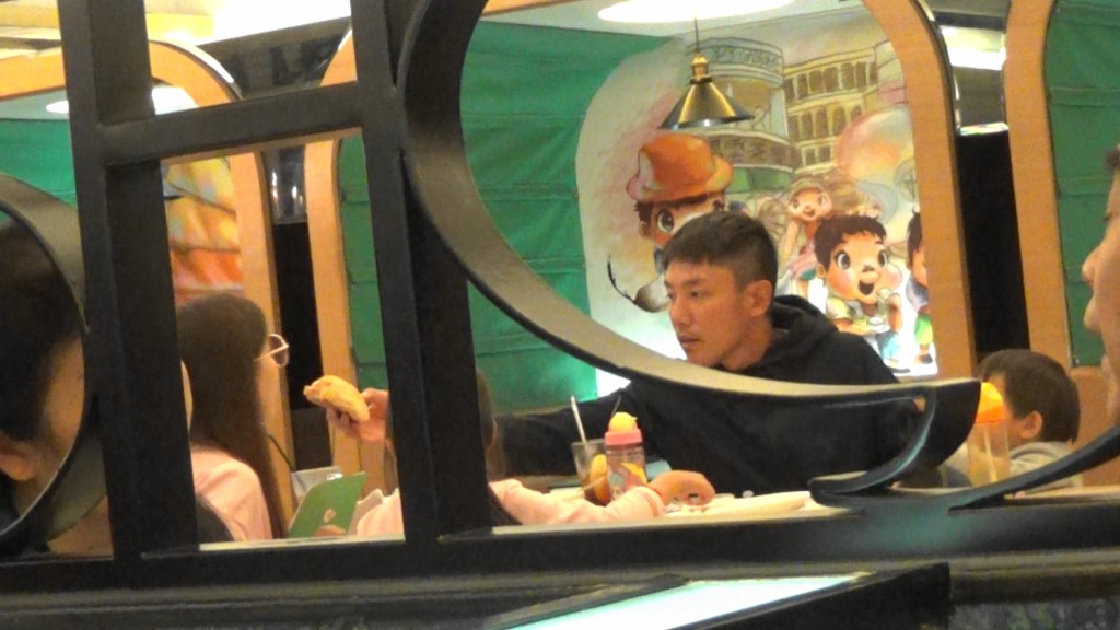 再餵老婆。