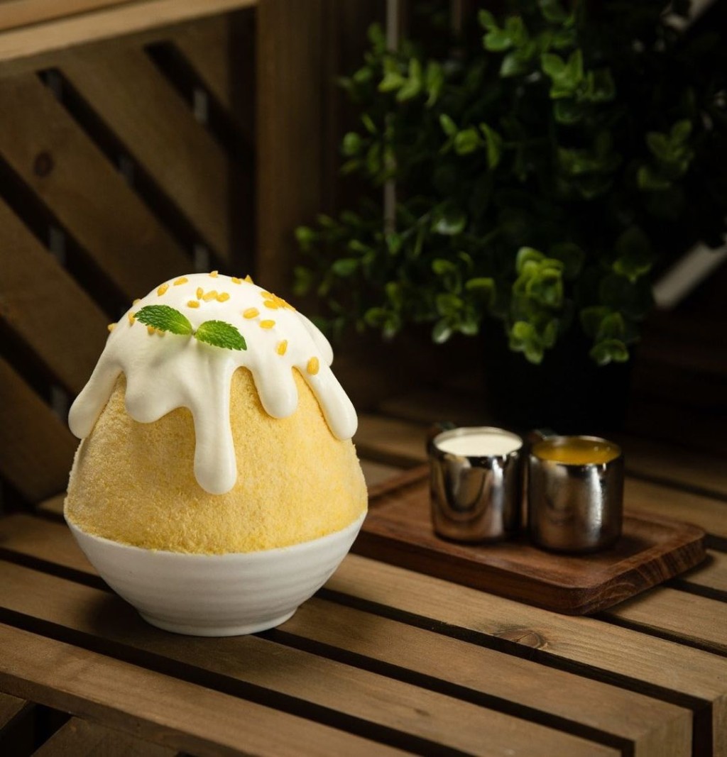 镇店的芒果糯米饭刨冰 ，内有芒果粒及糯米饭。(ig@afteryoudessertcafehongkong)
