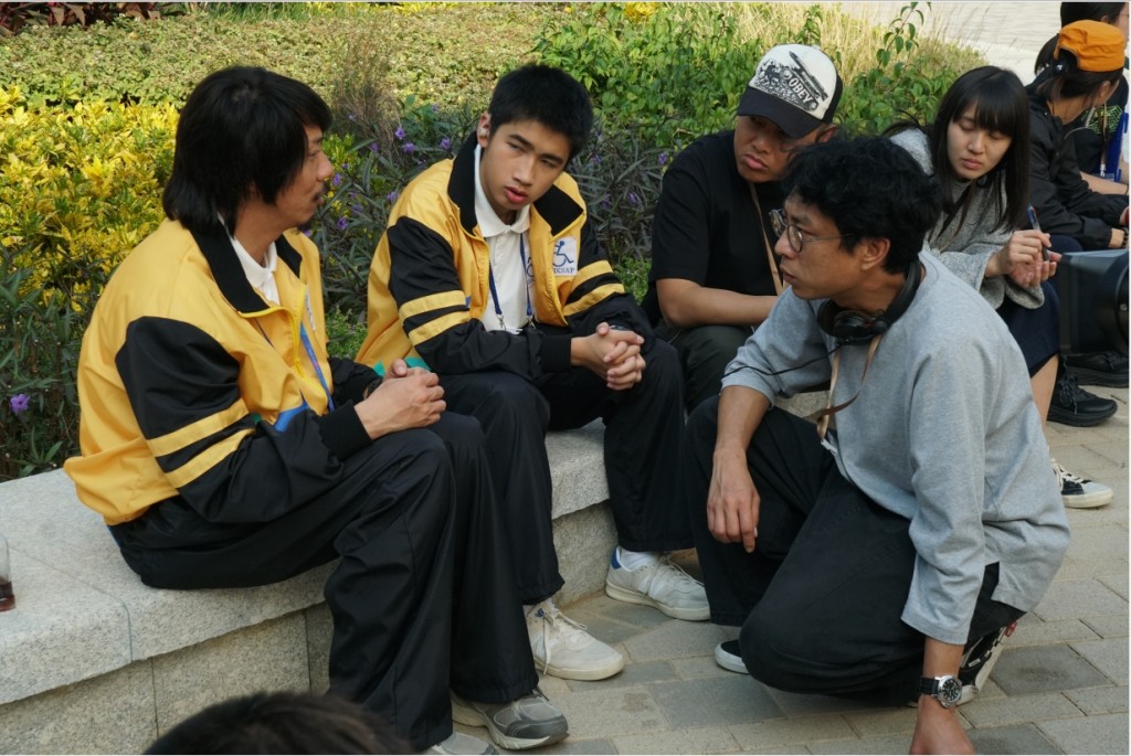 阿聰和導演助馮皓揚入戲!