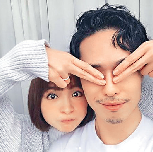 ■篠田19年與企業家閃婚。 ■篠田19年與企業家閃婚。