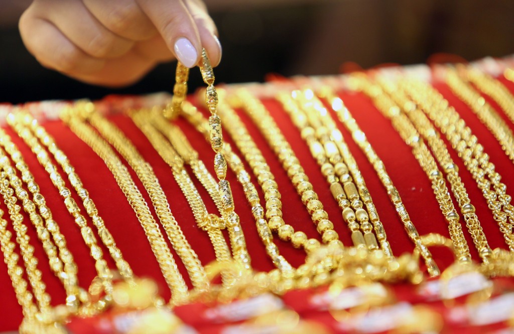 金價高企下，內地消費者對黃金的追捧仍日益升溫。新華社