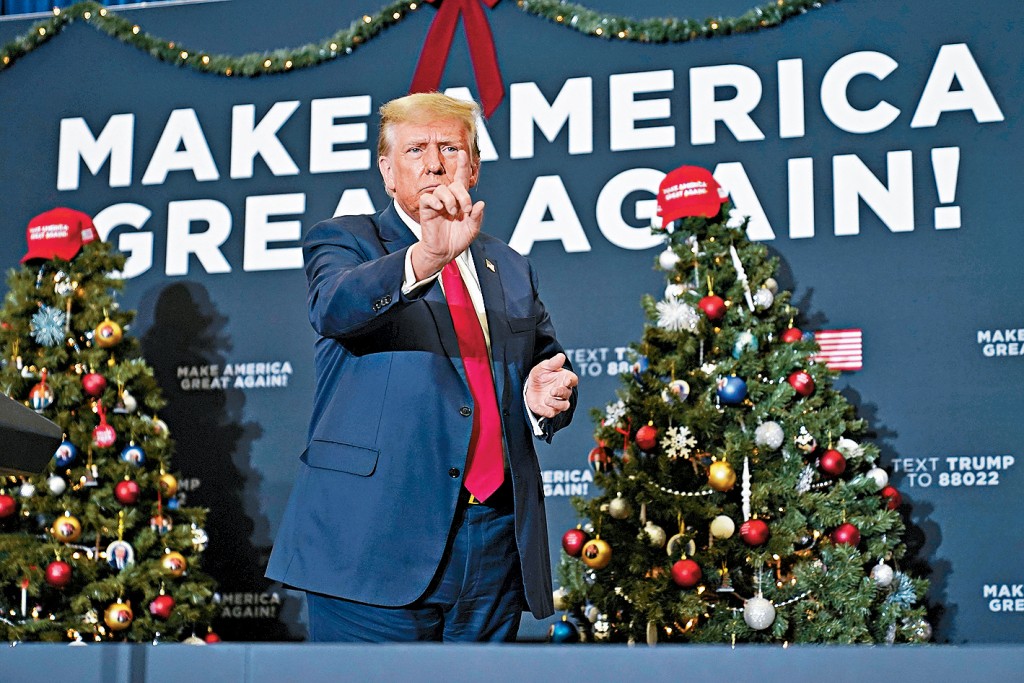 特朗普周二在艾奥瓦州滑铁卢市出席竞选集会。