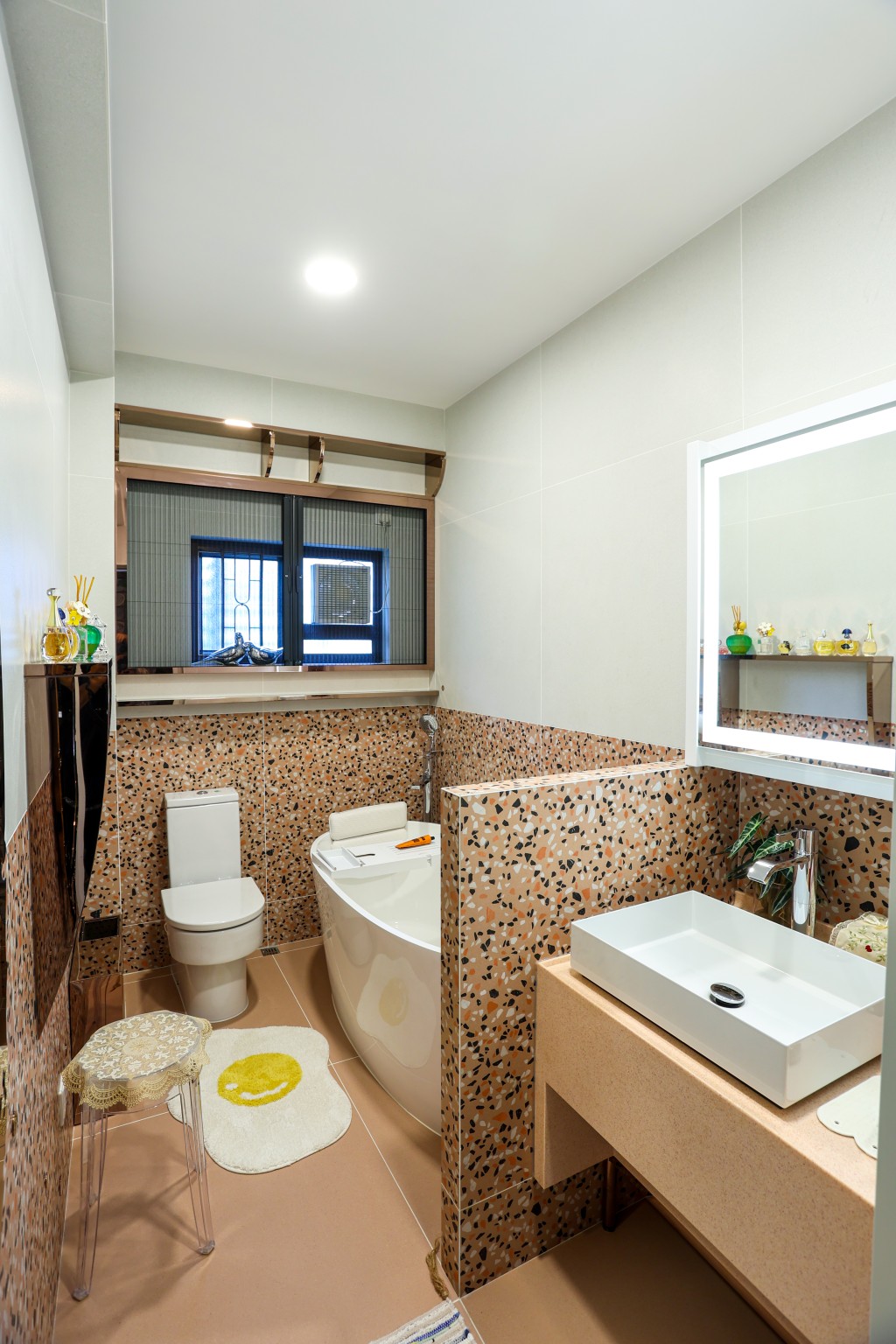 其中一间浴室备有独立浴缸，让住户可浸浴。