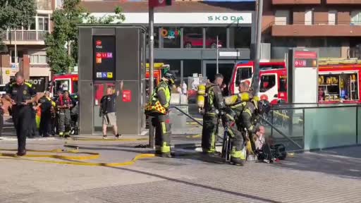 巴塞隆拿地铁隧道发生火警，2车站紧急关闭。路透社
