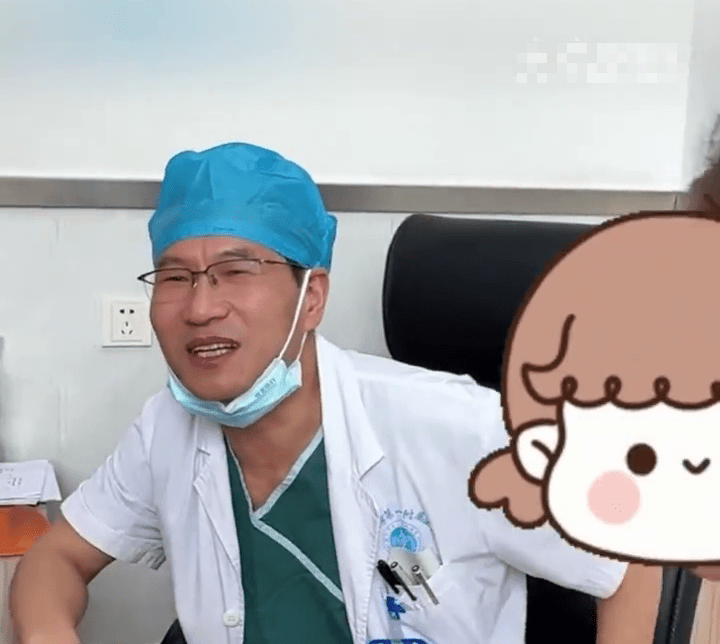 王醫生回應稱：「腋臭只能通過嗅覺來判定。」