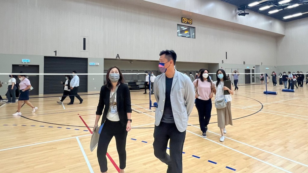 鄭泳舜視察深水埗文化康樂大樓。鄭泳舜FB