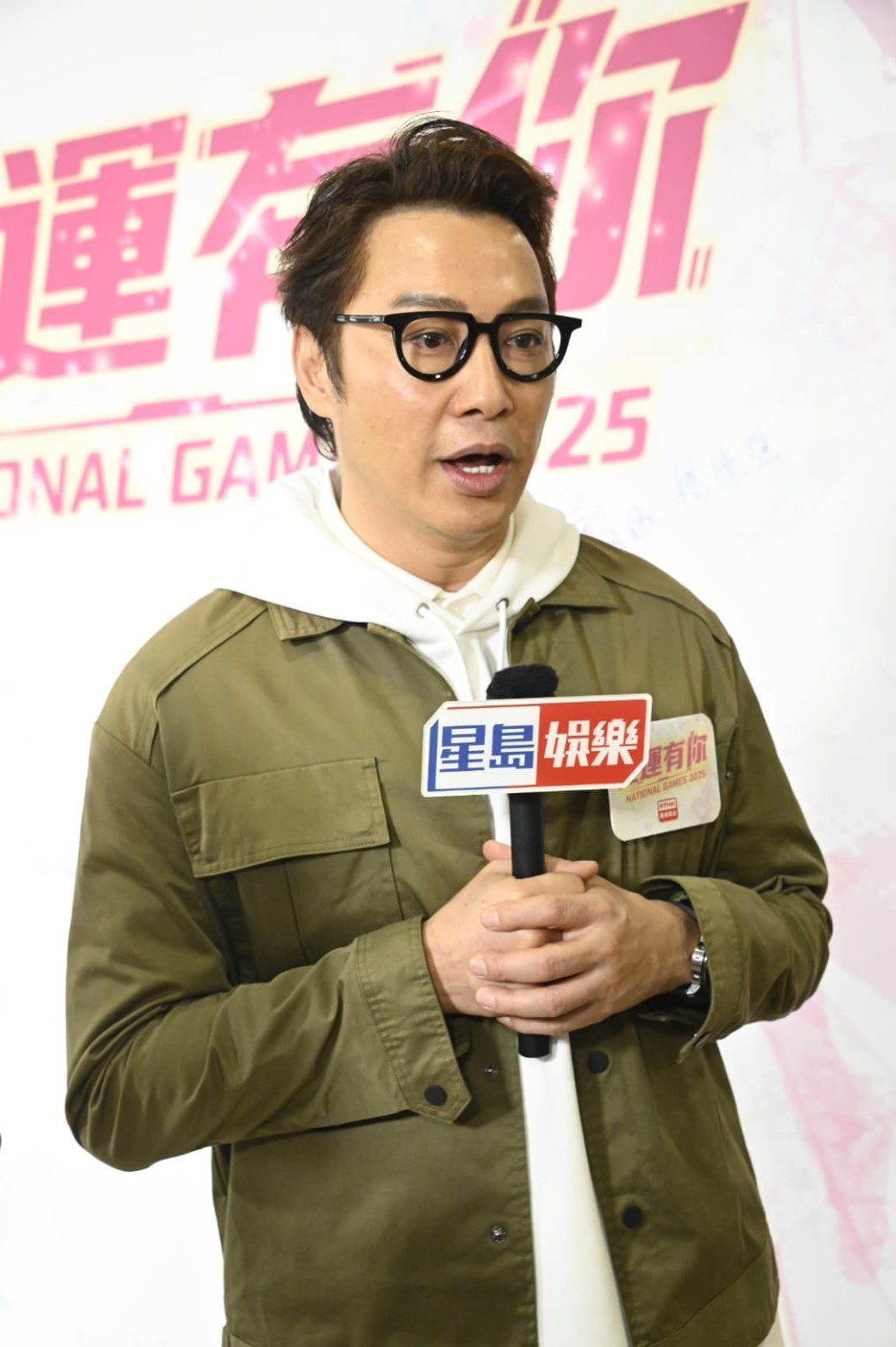 譚耀文心痛女兒受訓扭傷腳。 譚耀文心痛女兒受訓扭傷腳。