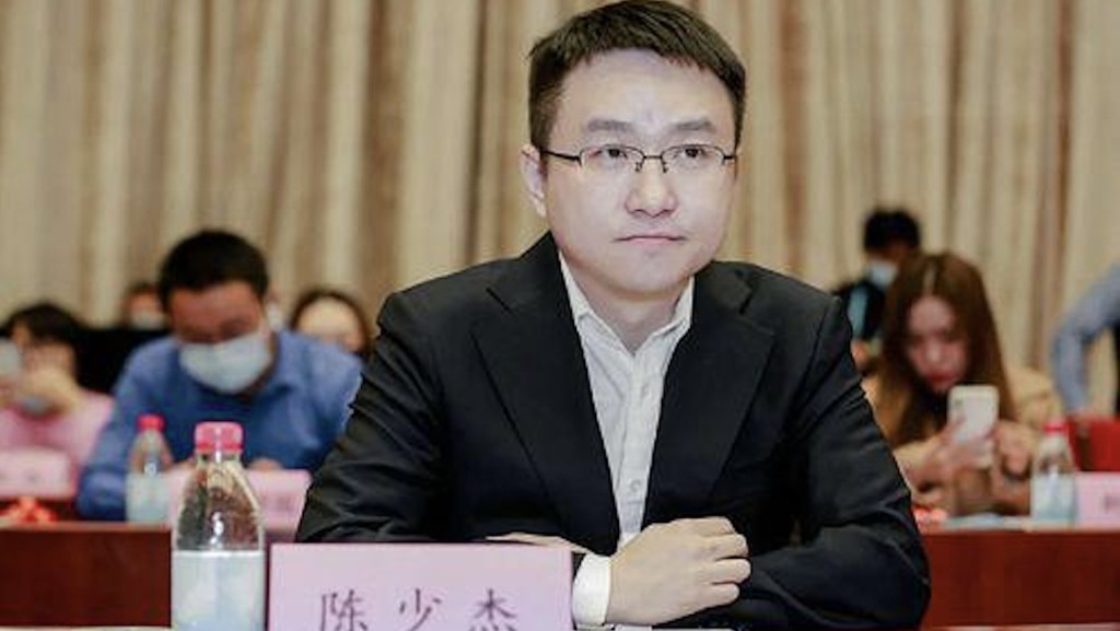 斗鱼CEO陈少杰涉赌案获取保候审。  