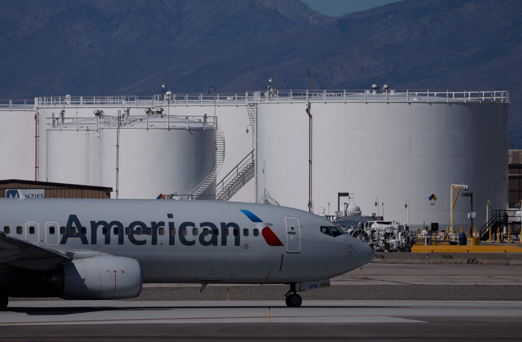 有航空公司已開始縮減航班。法新社