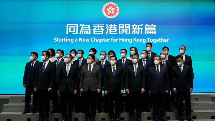 國務院任命香港特區新一屆政府主要官員,他們將於7月1日就職。