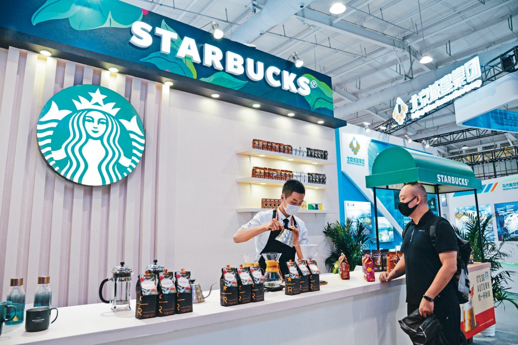 今年外資消費品牌出售中國業務的消息接連不斷，包括星巴克等極具「江湖地位」的品牌。