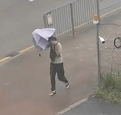 雨傘被強風吹到變形 雨傘被強風吹到變形