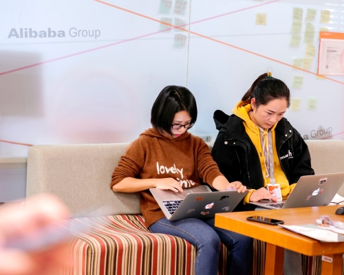 阿里巴巴等大公司也開始調整員工工作時間。路透社資料圖片