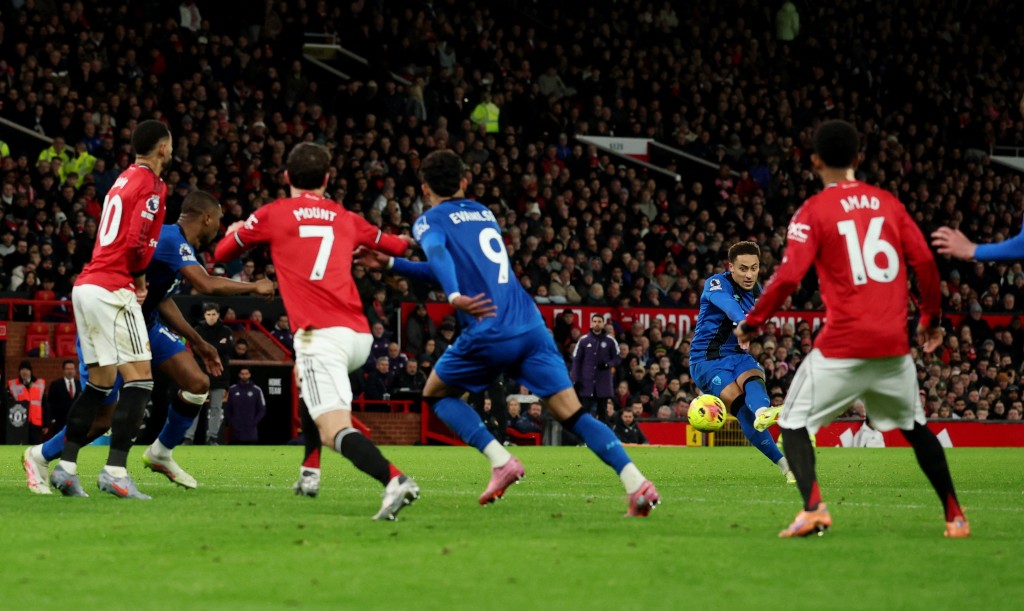 馬科斯達華尼亞直射罰球破網，般尼茅夫首次領先。路透社