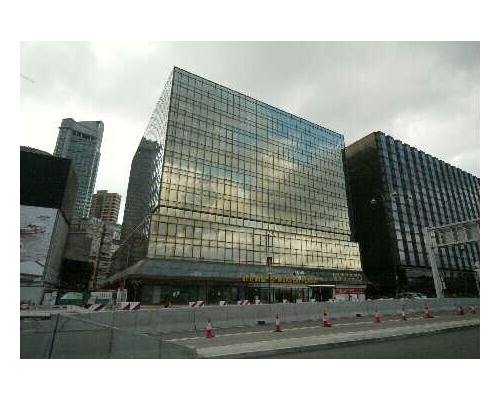 永安廣場以每呎呎
租38元租出,低市價約一成。