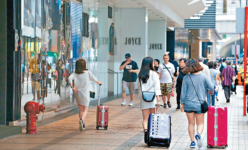■旅遊業議會主席徐王美倫估計,農曆年後來港團才會逐漸增多。