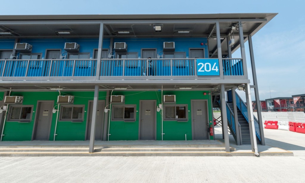 考評局於竹篙灣社區隔離設施預備多個獨立房間為考室。考評局圖片