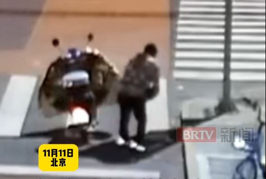 馮某醉酒後堅持自駕電雞回家，結果途中6次自炒，最後身亡。BRTV