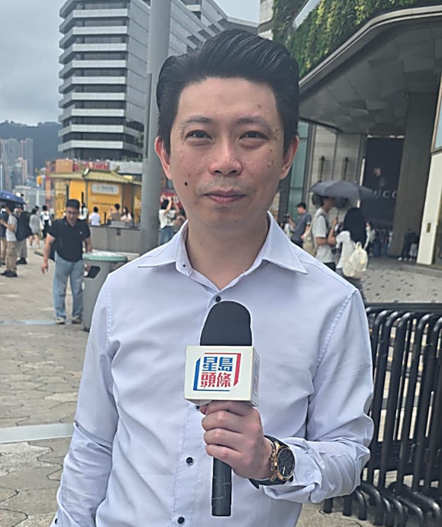 龍舟美食街檔主李先生稱,因今年大會有更多活動,人流較上年有所增加。 龍舟美食街檔主李先生稱,因今年大會有更多活動,人流較上年有所增加。