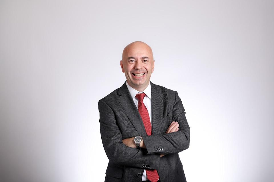 Ed現為屈臣氏集團歐洲健康與美容業務行政總裁，同時兼任集團國際商務總監，負責發展集團於比荷盧地區健康與美容業務。