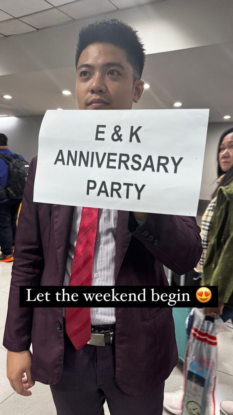 林恬儿于IG分享照片，到达机场已有专人举写上“E&K ANNIVERSARY PARTY”的牌接机。
