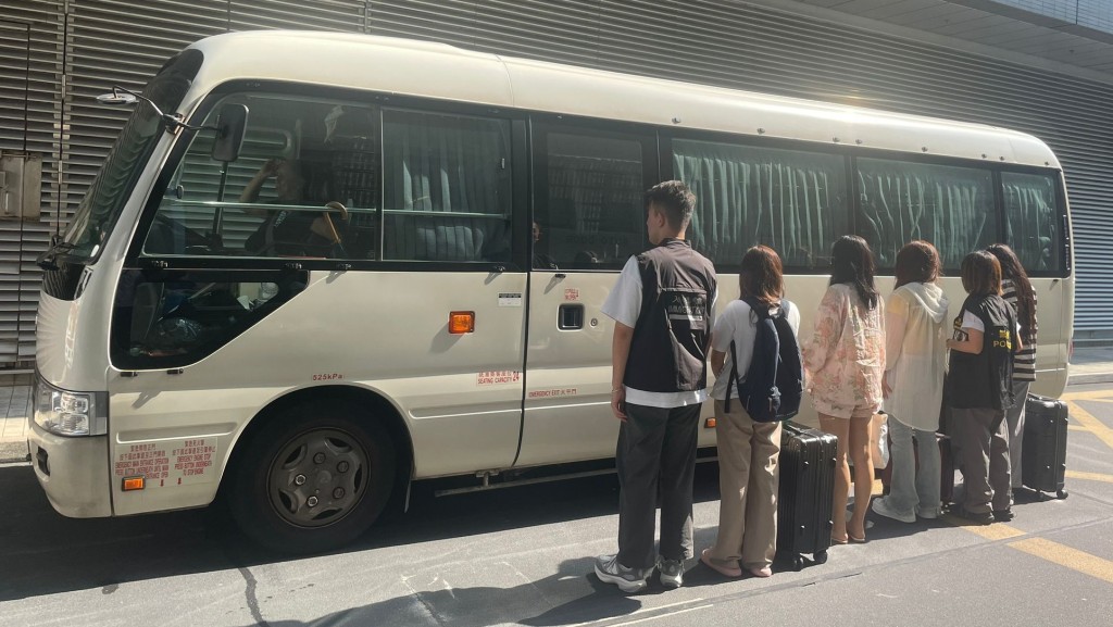 警方灣仔掃黃 拘2泰國女8內地女。警方圖片