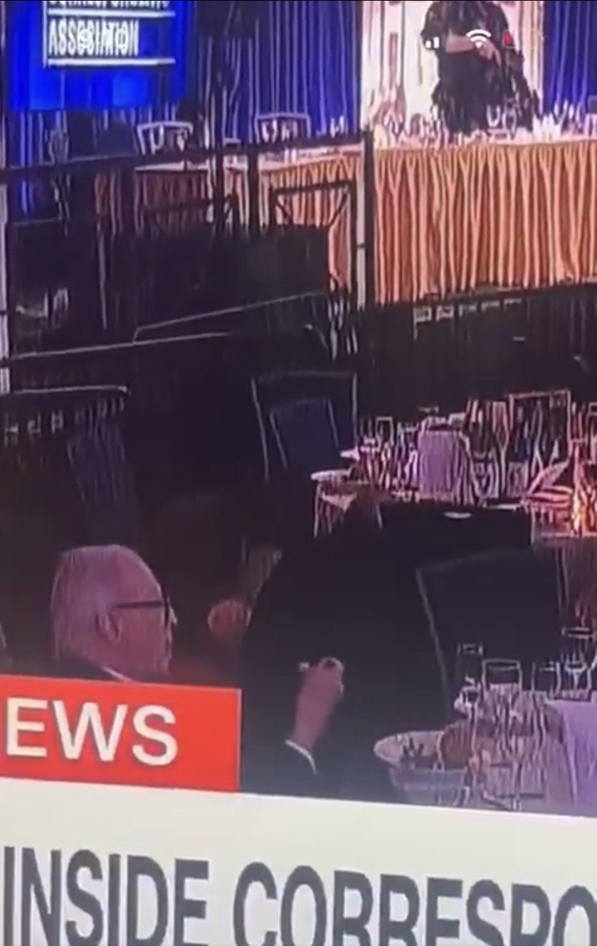 所有人都逃跑了，格兰兹淡定伸手拿面前的食物。  X@TheGunzShow