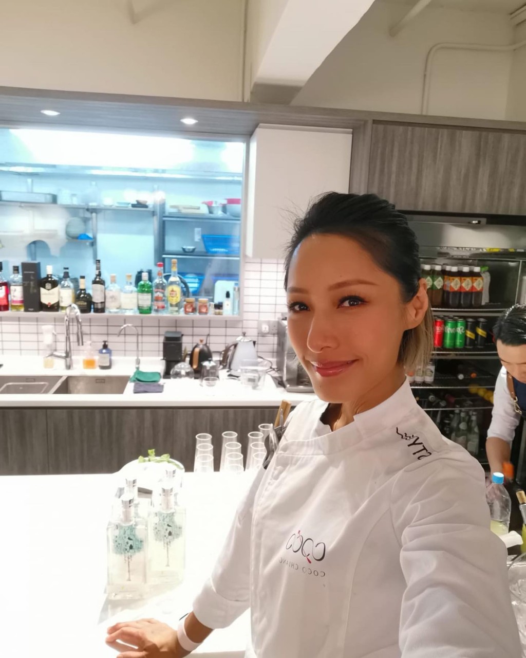 蒋怡曾以第一名成绩毕业于伦敦的法国蓝带厨艺学校。