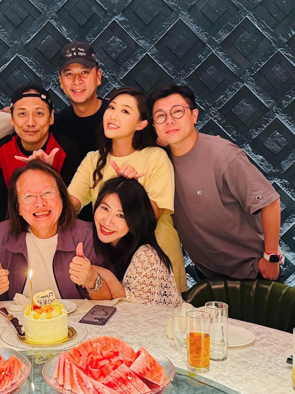 林秀怡為前TVB金牌監製潘嘉德慶祝父親節。 林秀怡為前TVB金牌監製潘嘉德慶祝父親節。