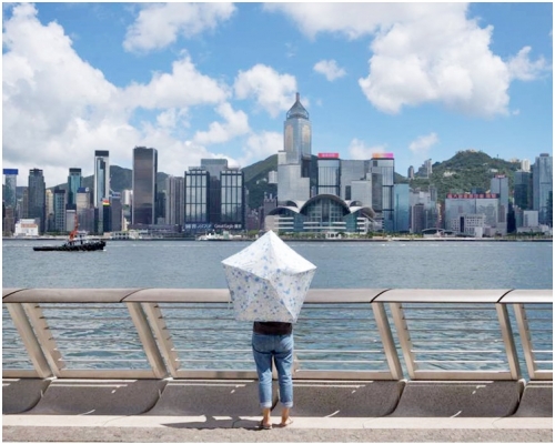 預測早上短暫時間有陽光，稍後驟雨較多及有狂風雷暴。資料圖片