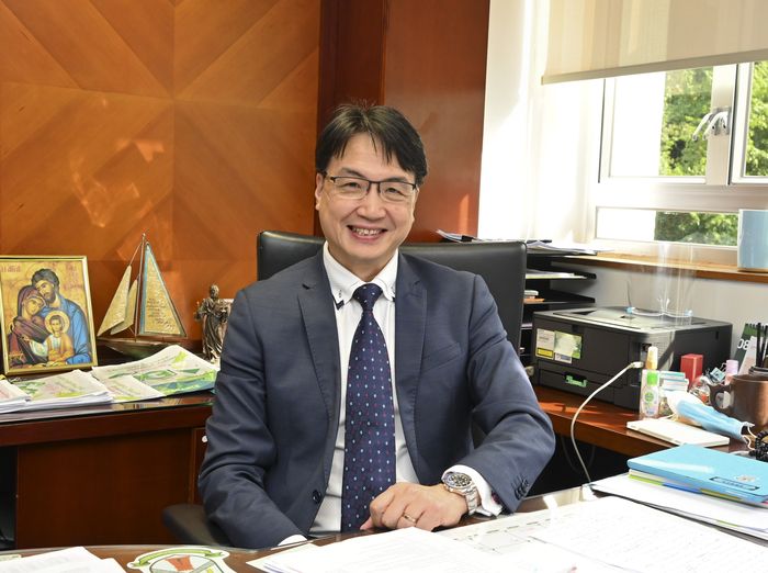 高主教書院校長楊世德表示，在學期中轉校，或未能適應學習進度。