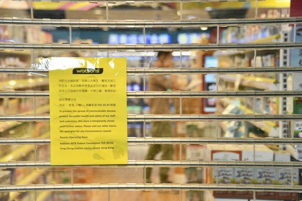 機場大部分商戶食店已經關閉。資料圖片