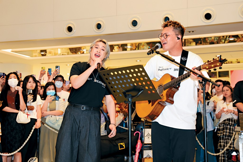 Jer找來吳林峰為他busking伴奏。