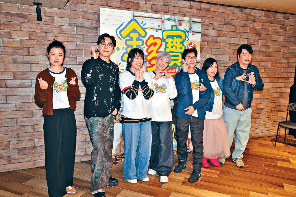 （左起）監製孫霏、Edan、鍾雪瑩、金燕玲、李尚正、楊詩敏及導演翁子光跑足20場謝票。