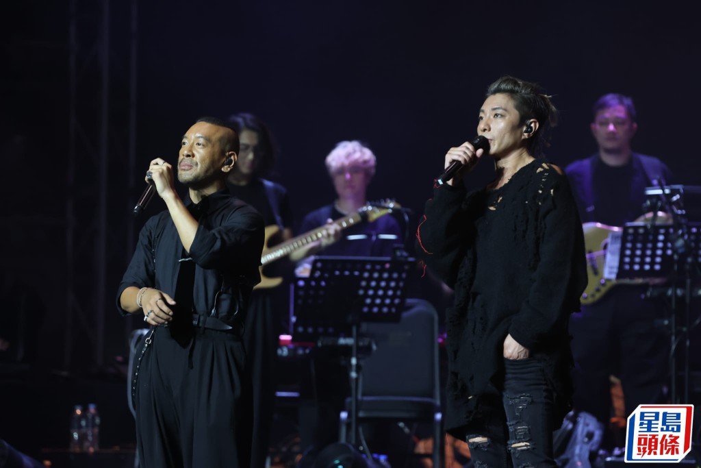 到演唱會尾段，周國賢與Juno終於合體，唱《雷克雅未克》。