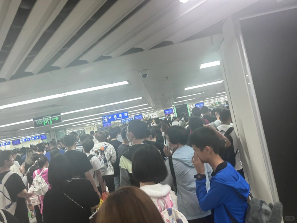 五一假期首四日，深圳边检有267.5万人次出入境。