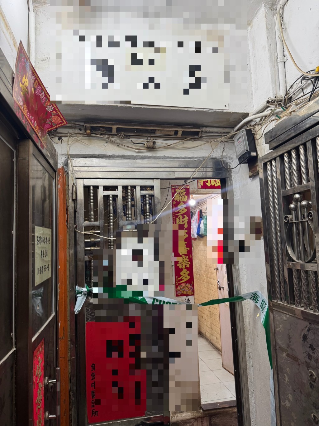 私煙零售店位於樓齡較高、沒有升降機、搬運不便的唐樓區域。 私煙零售店位於樓齡較高、沒有升降機、搬運不便的唐樓區域。