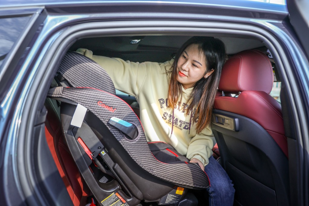 家長均十分重視子女的安全,選購適用身高及體重範圍的束縛設備給子女。資料圖片 家長均十分重視子女的安全,選購適用身高及體重範圍的束縛設備給子女。資料圖片