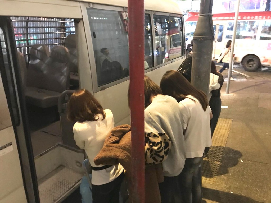 部分被捕女子。